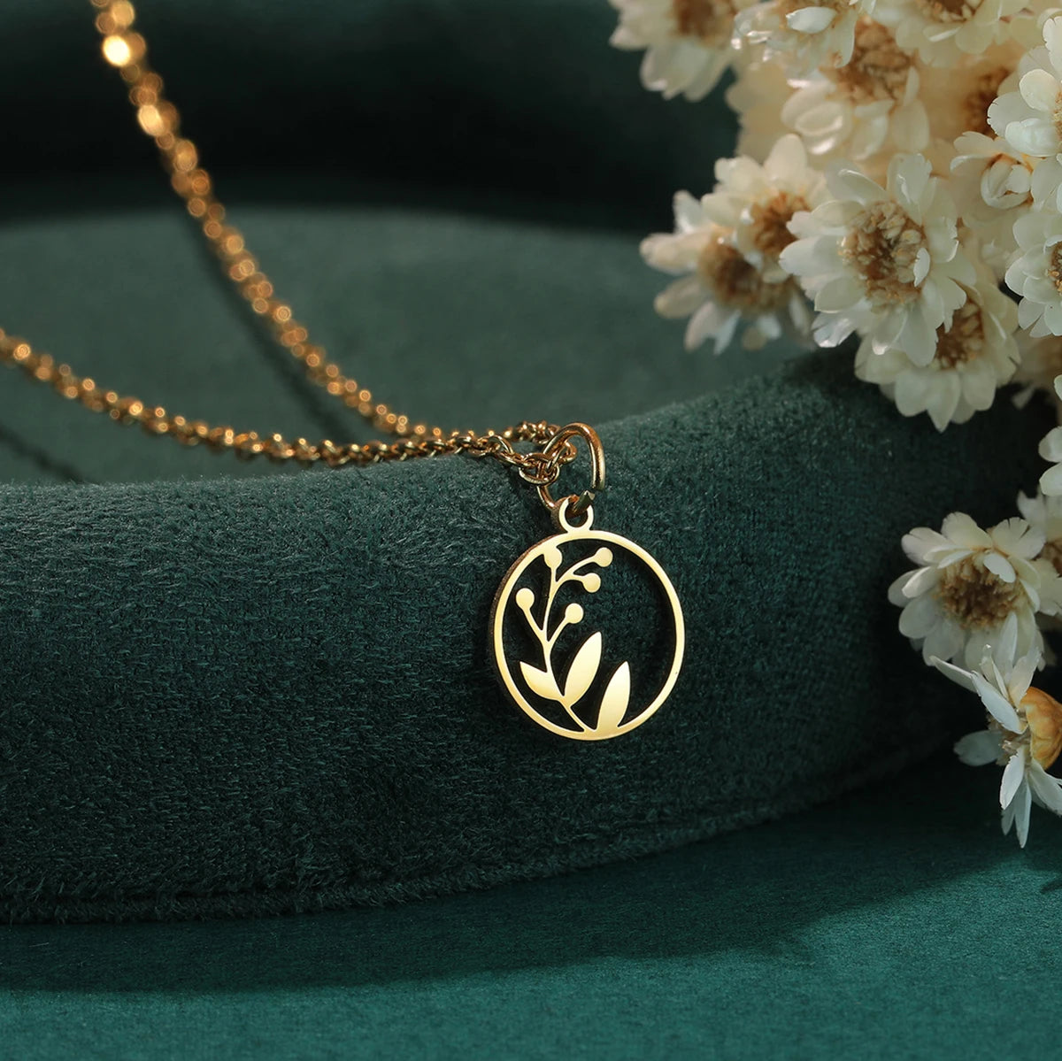 Minimalist Foliage necklace
